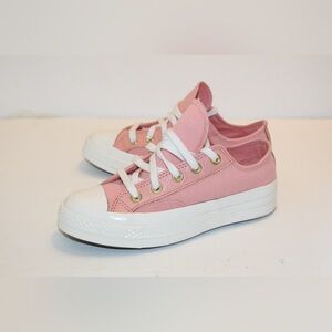 Converse Chuck 70 Low Top Shoes Size Women’s 5 NEW Pink/ White